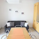 Marina Village شقة *
