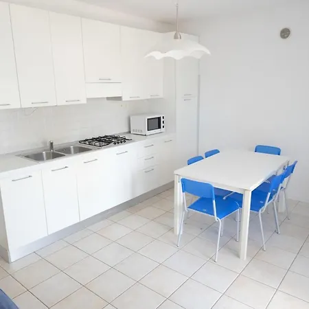 Marina Village ليدو دي يسولو