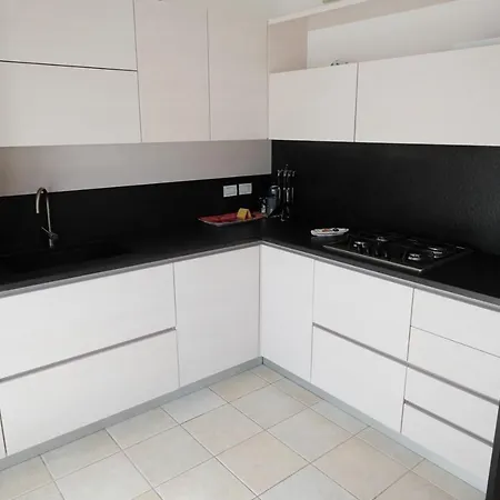 Marina Village شقة ليدو دي يسولو