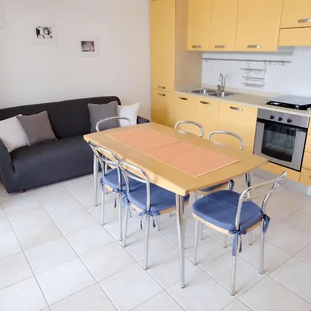 Marina Village شقة ليدو دي يسولو