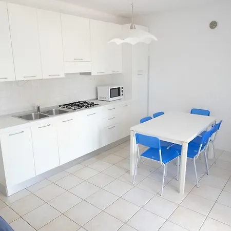 Marina Village شقة